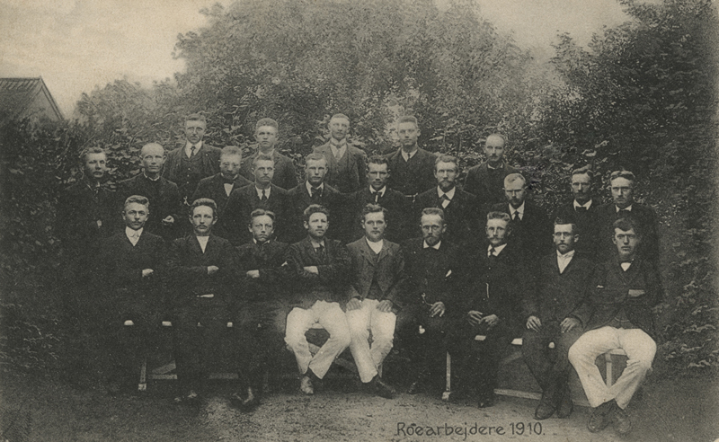 Peter Langeland, tredje mand, i anden række fra højre.
... Peter Langeland, tredje mand, i anden række fra højre.
...